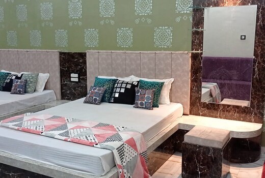 Shri Radhe Krishna Hotel