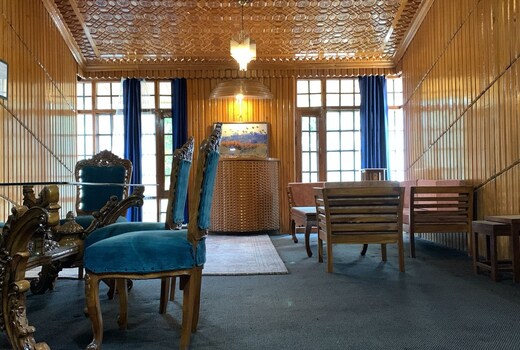 Avnoor Holidays
