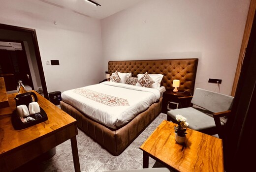 Hotel Aura Residency