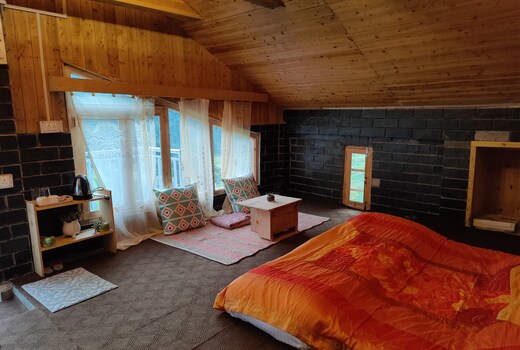 Dhauladhar Woodhouse Homestay