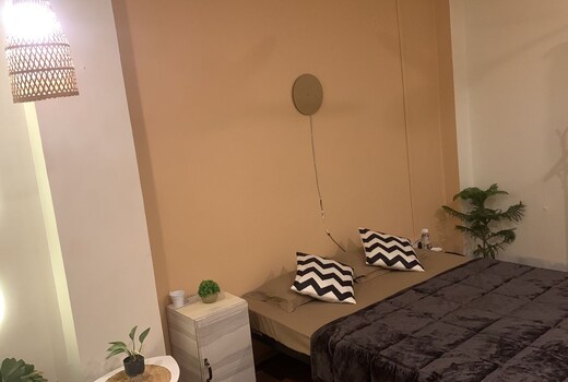 Oasis Uptown | cozy 2 BHK | Bathtub | PS4