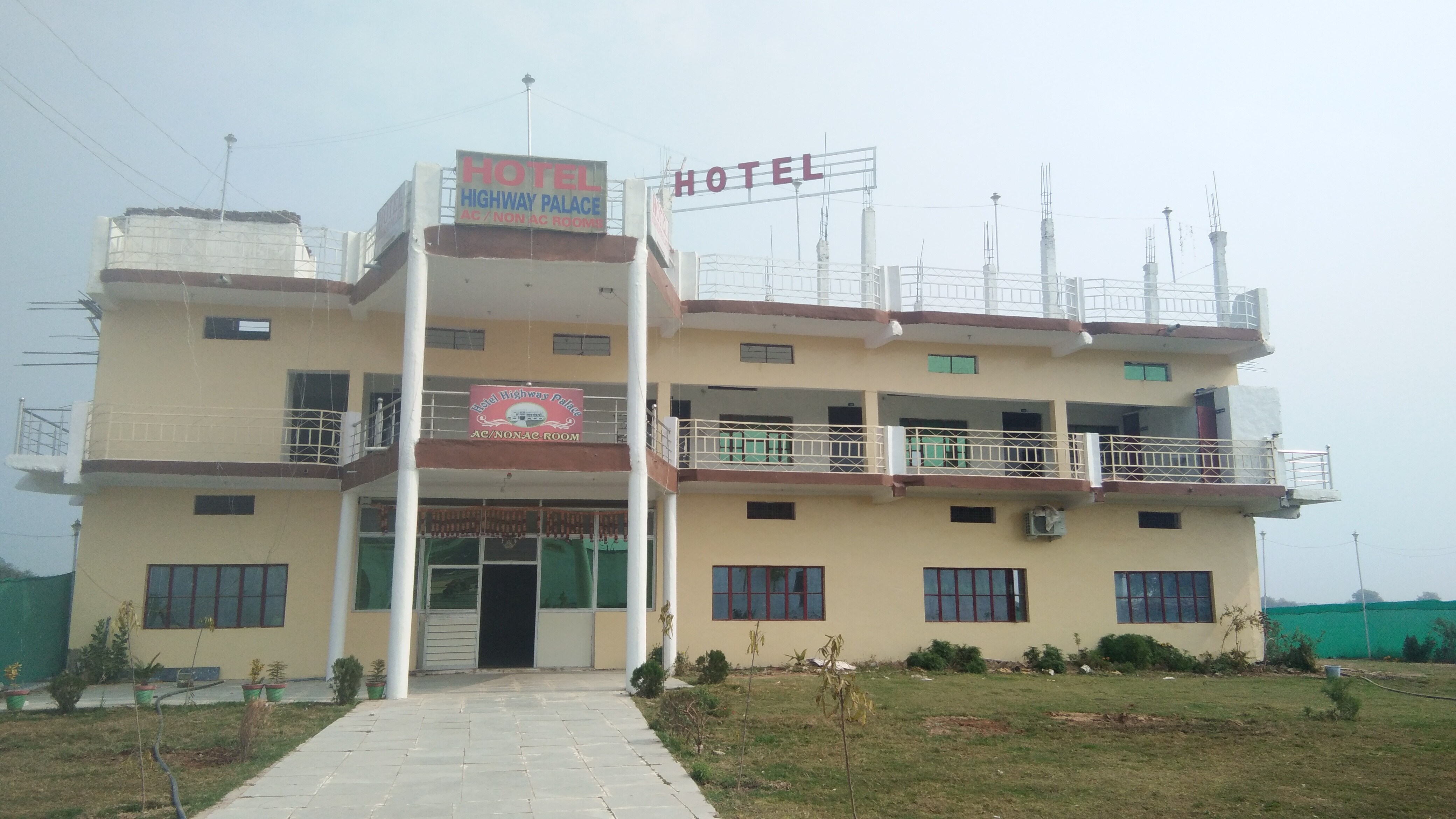 HOTEL HIGHWAY PALACE