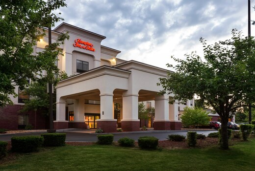 Hampton Inn & Suites Manchester Bedford
