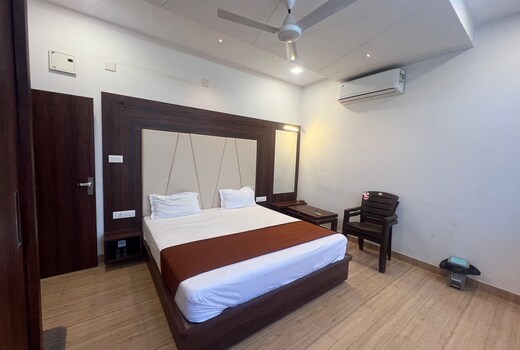 Hotel Teej Inn