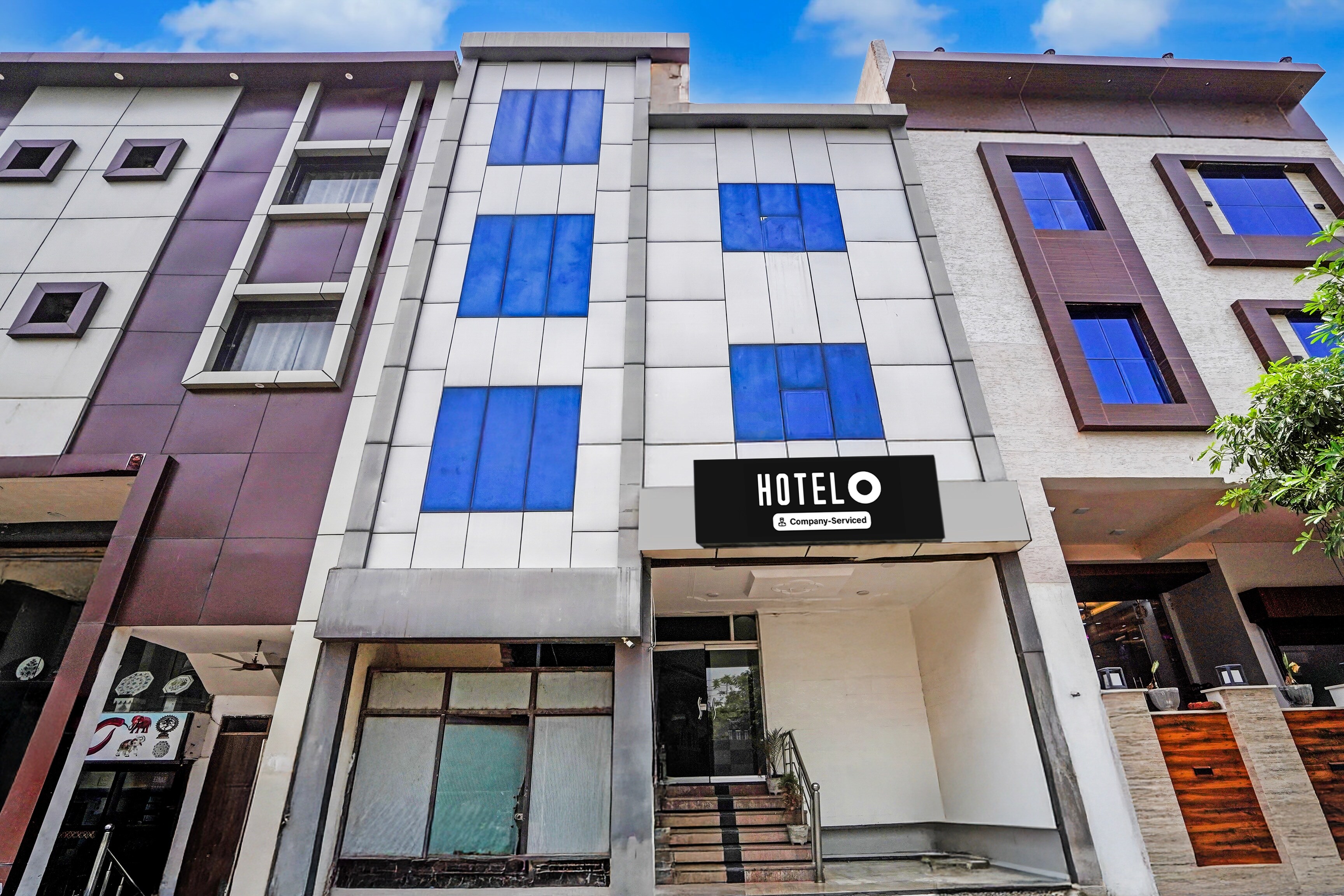Hotel O Shilpgram Taj Mahal East Gate