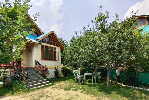 Royal Apple Cottage