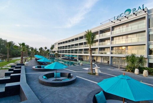 Le Coral Beach Resort & Cafe