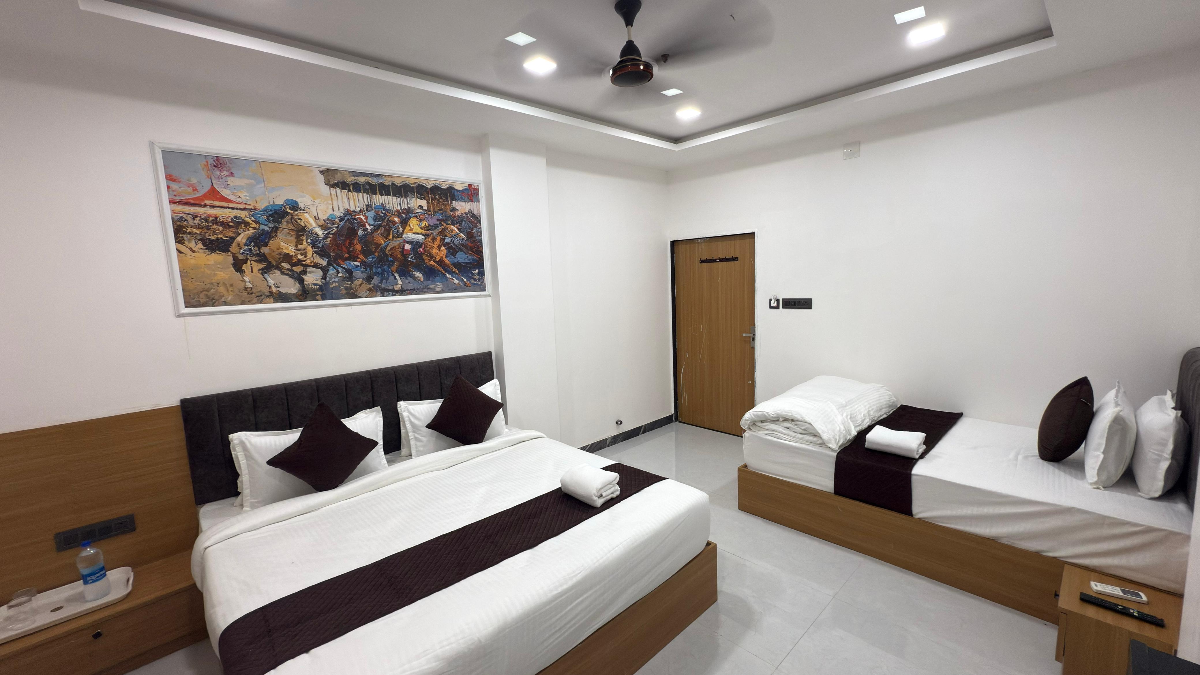 Hotel White Aura
