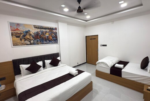 Hotel White Aura