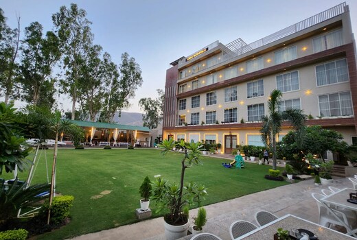 Alwar Vanyaevilas ( A Luxury Boutique Resort )