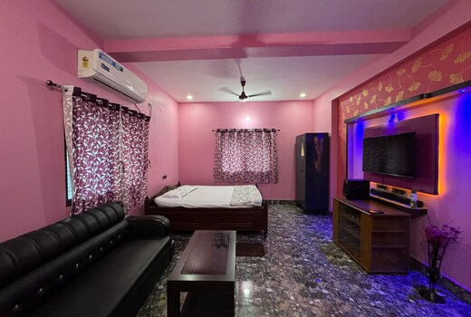 Robin's Den in Raniganj