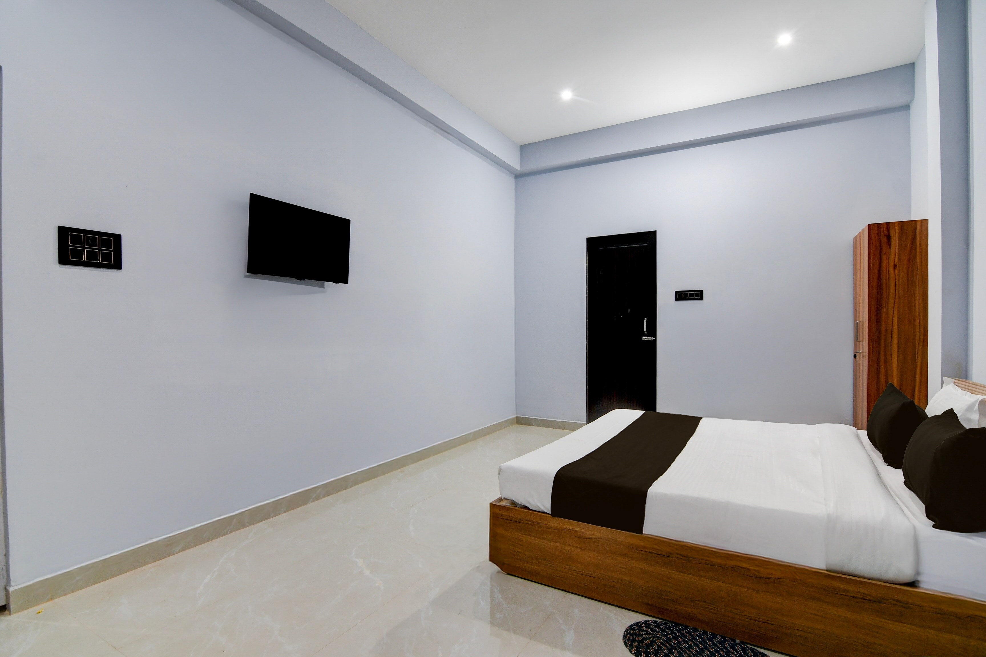 Hotel O by OYO Samrat Palace