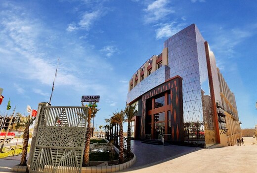 Hotel The paramount pride(Delhi Road)