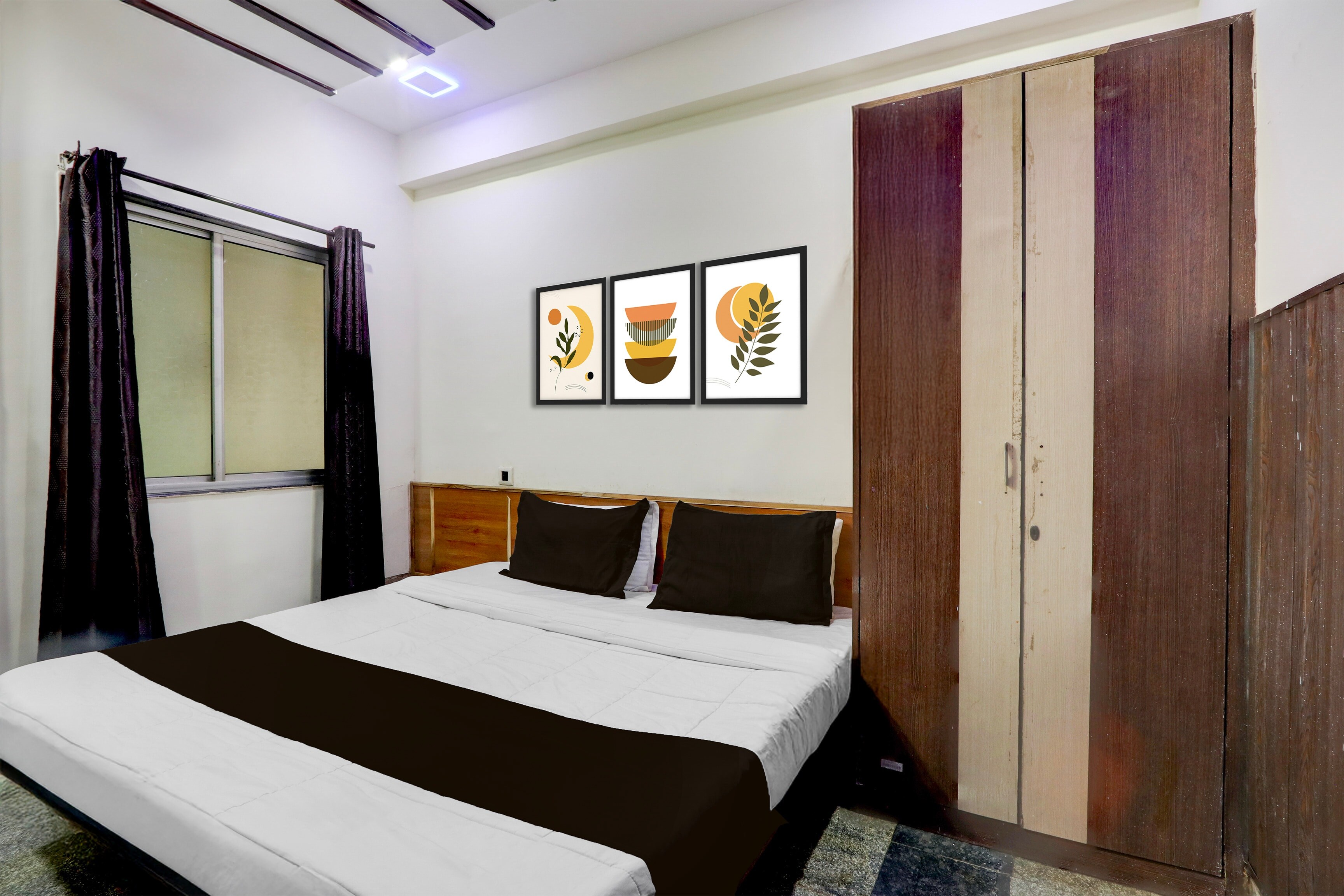HOTEL O CROWN INN Asharam Chowk