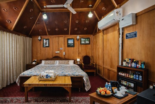 HOUSEBOAT LAVISH PEARL