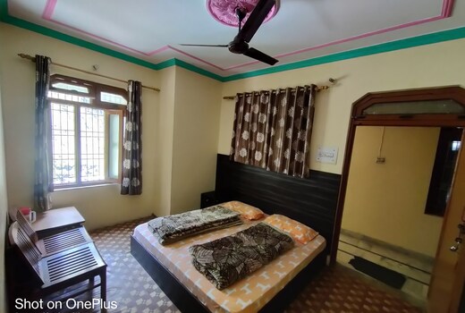 Hari Krishna Guest House- Govind Ghat