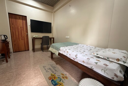 AC Studio 4km to Airport Manish Nagar