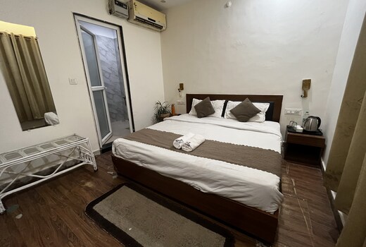 Snapin stayz Hostel | Rooms & Dorms