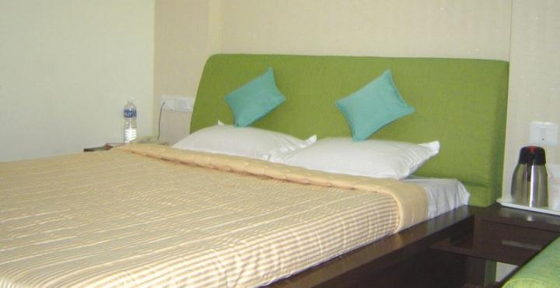 Yatrik Hotel