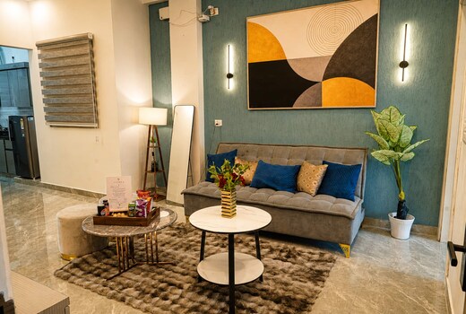 Vayora Stays Cozy 2BHK with Mountain Views