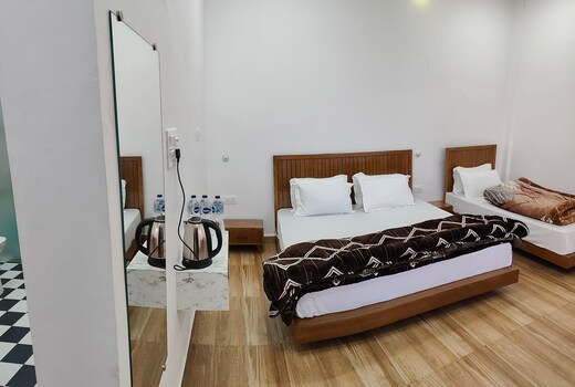 Hasuli Hotel sari village