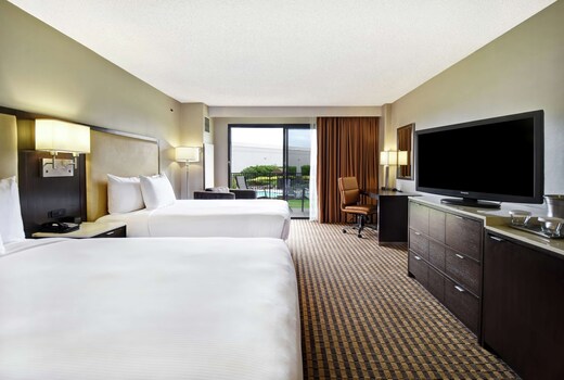 DoubleTree by Hilton Pleasanton at The Club
