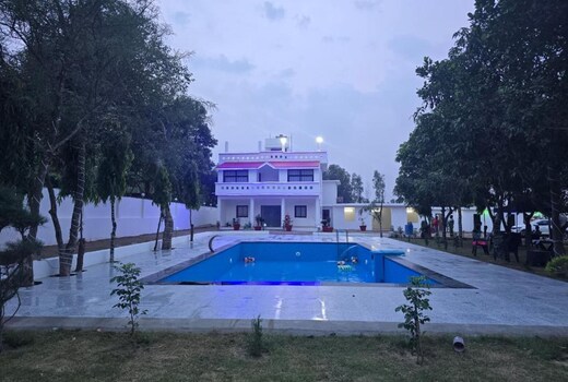 Paradise Gomti Pool