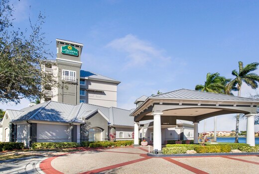 La Quinta Inn & Suites by Wyndham Ft. Lauderdale Airport