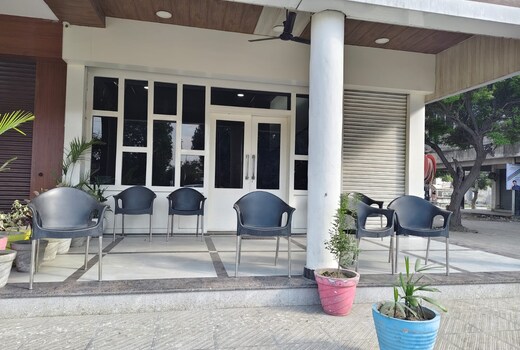 Hotel Bhullar