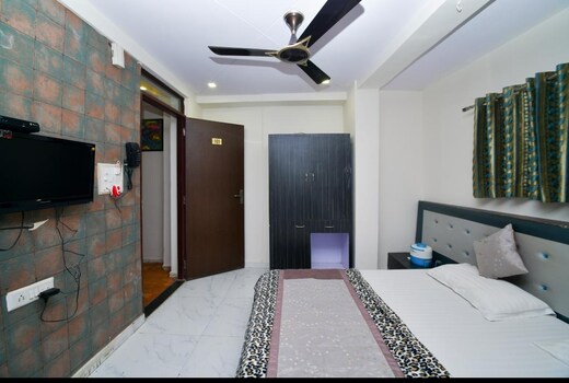 Hotel Pramukh Palace