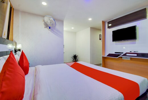 Hotel O Royal Regency Near Acropolis Mall