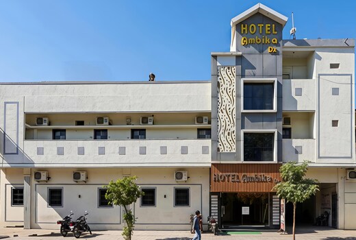 Hotel Ambika Dx - Walking Distance From Railway Station