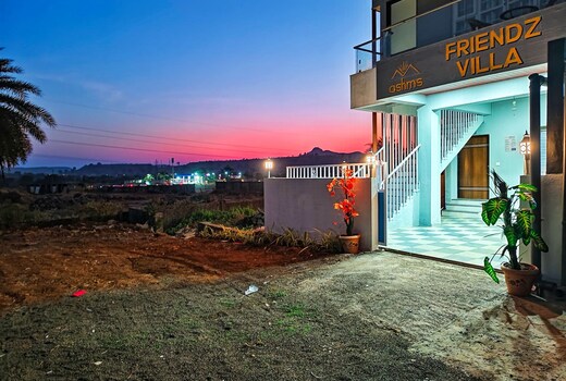 Friendz Villa - 3BHK with Private Pool and Wi-Fi
