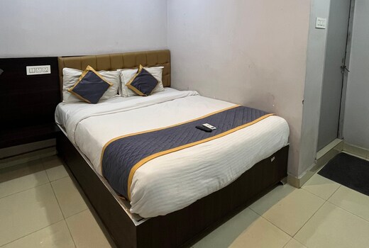 VStar Hotel