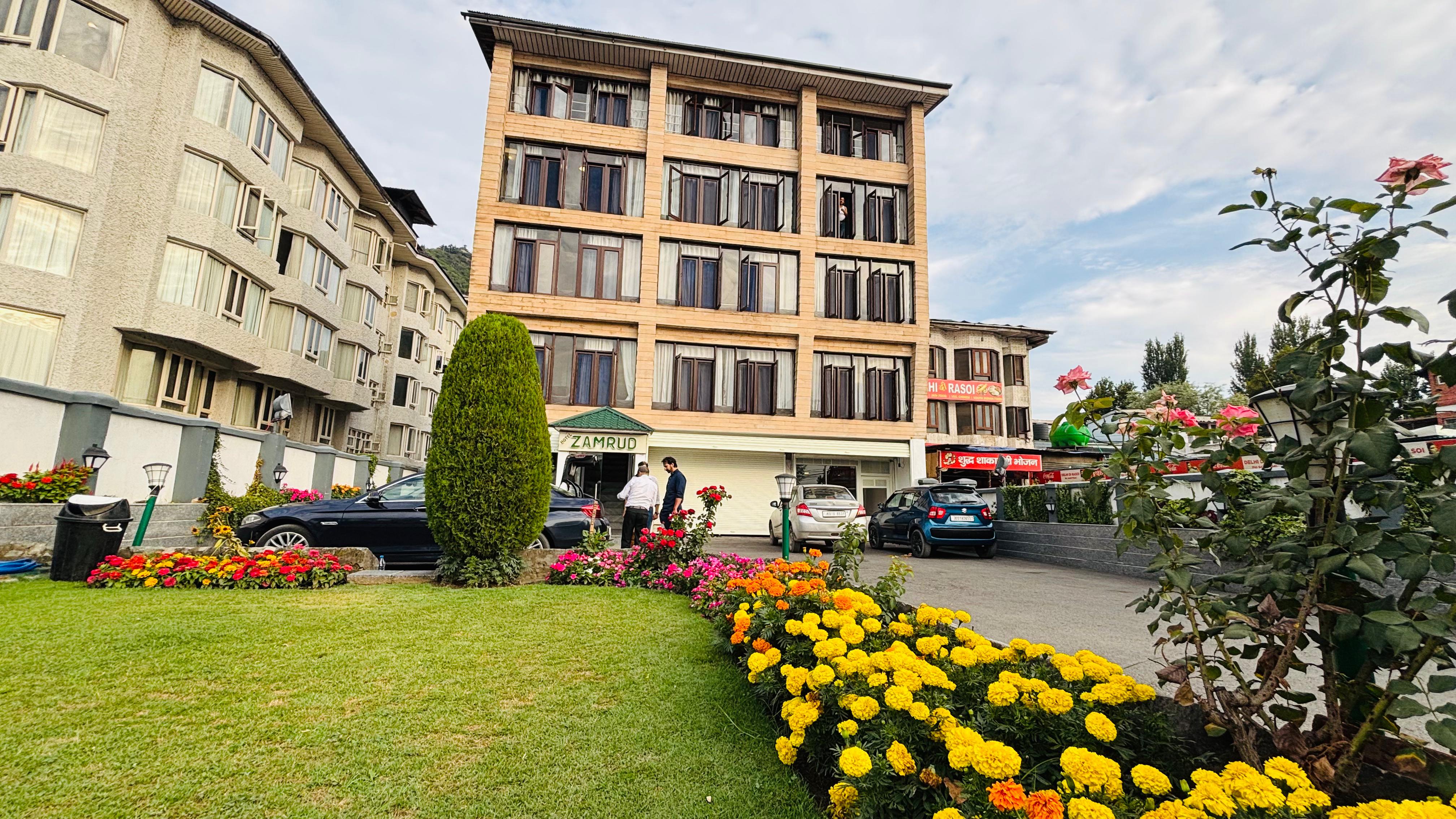 Hotel Zamrud at Dal Lake
