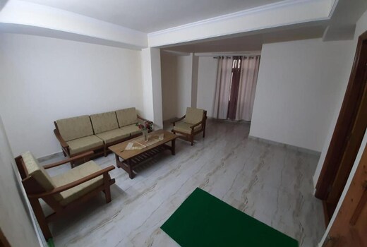 Newlands B&B (500 meters from Mall Road)