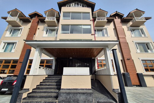 Rega Irman Luxury, Srinagar