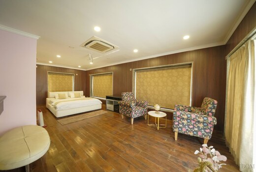 Akash Room 1 BR SF Terrace Stay By Sundowner