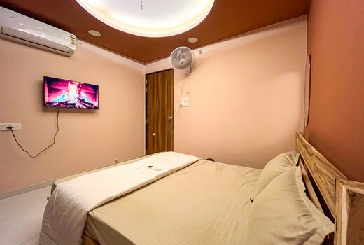 Zoscape 306 - Airport Entire Private 1.5 BHK