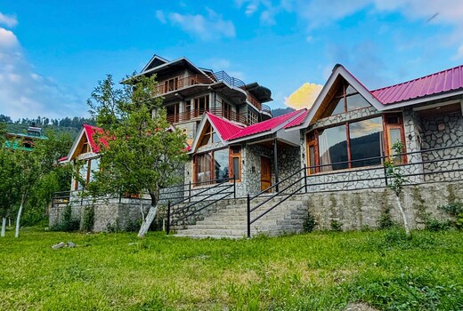 Kahaani | Luxury Wooden Chalets and Rooms