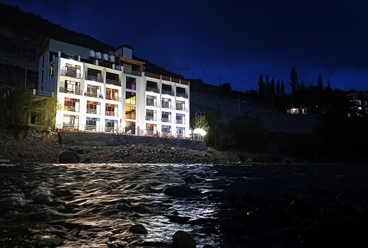 Hotel The Royal Kargil (Riverside)