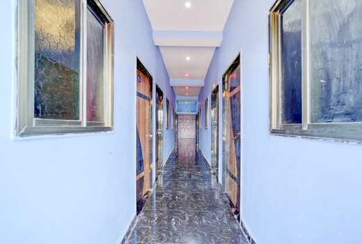 Hotel O Virashat