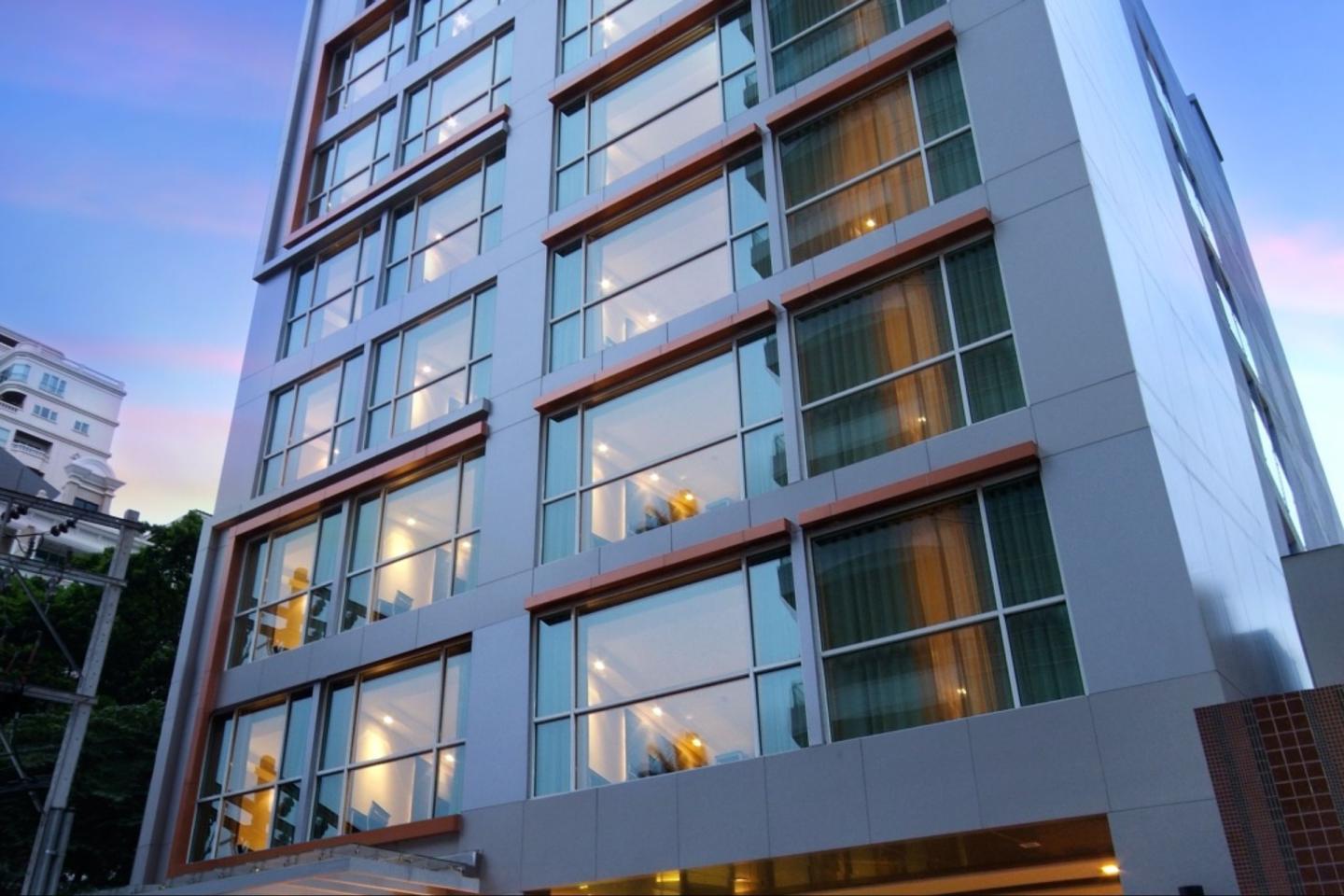 Amora NeoLuxe Hotel