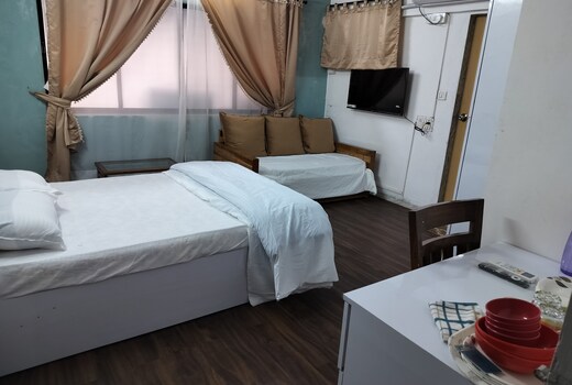 Modern room for 2/4 in Condo/Bungalow Andheri Wst