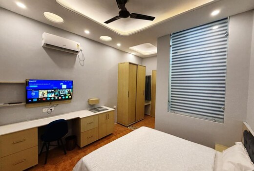HOUSE OF DREAMS - A Super Premium Property - Smart Rooms for Corporates, Couples, Students, Families