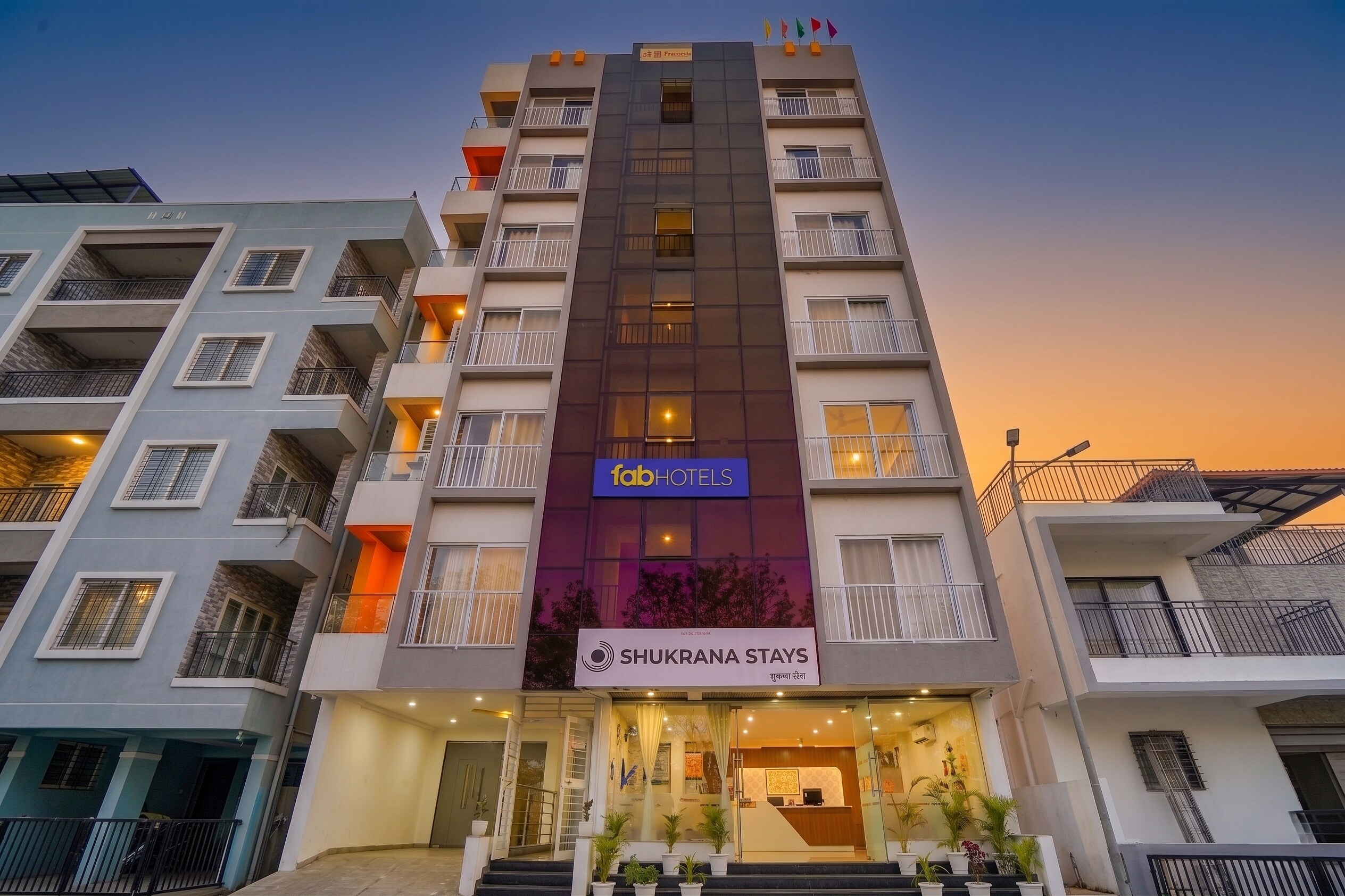 FabHotel Shukrana Stays