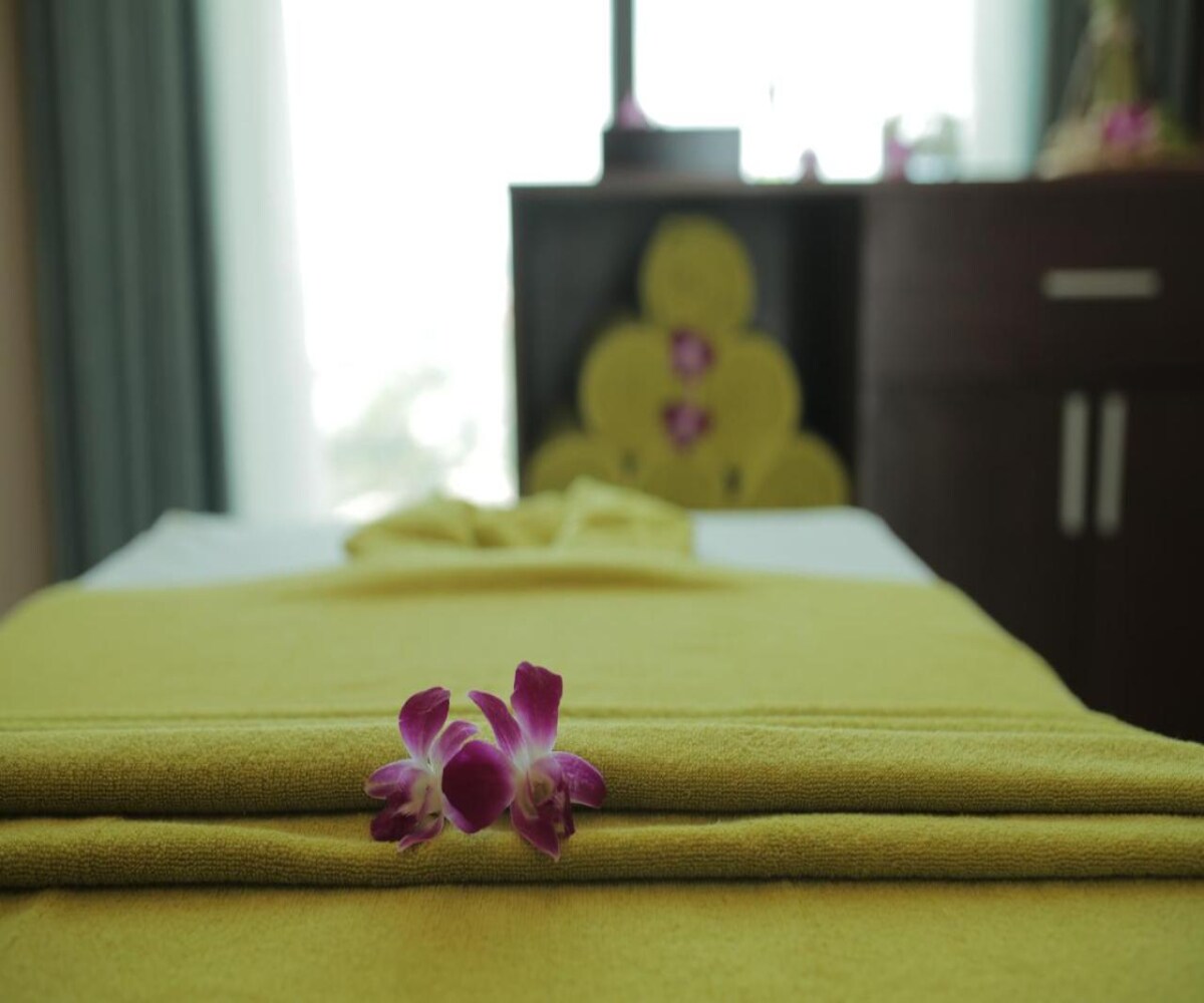 Yarra Ocean Suites Danang