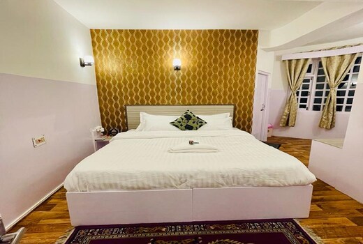 HOTEL TIP TOP