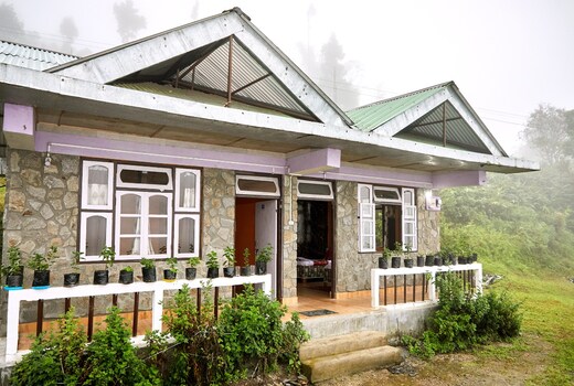Hill Home Stay Mankhim.