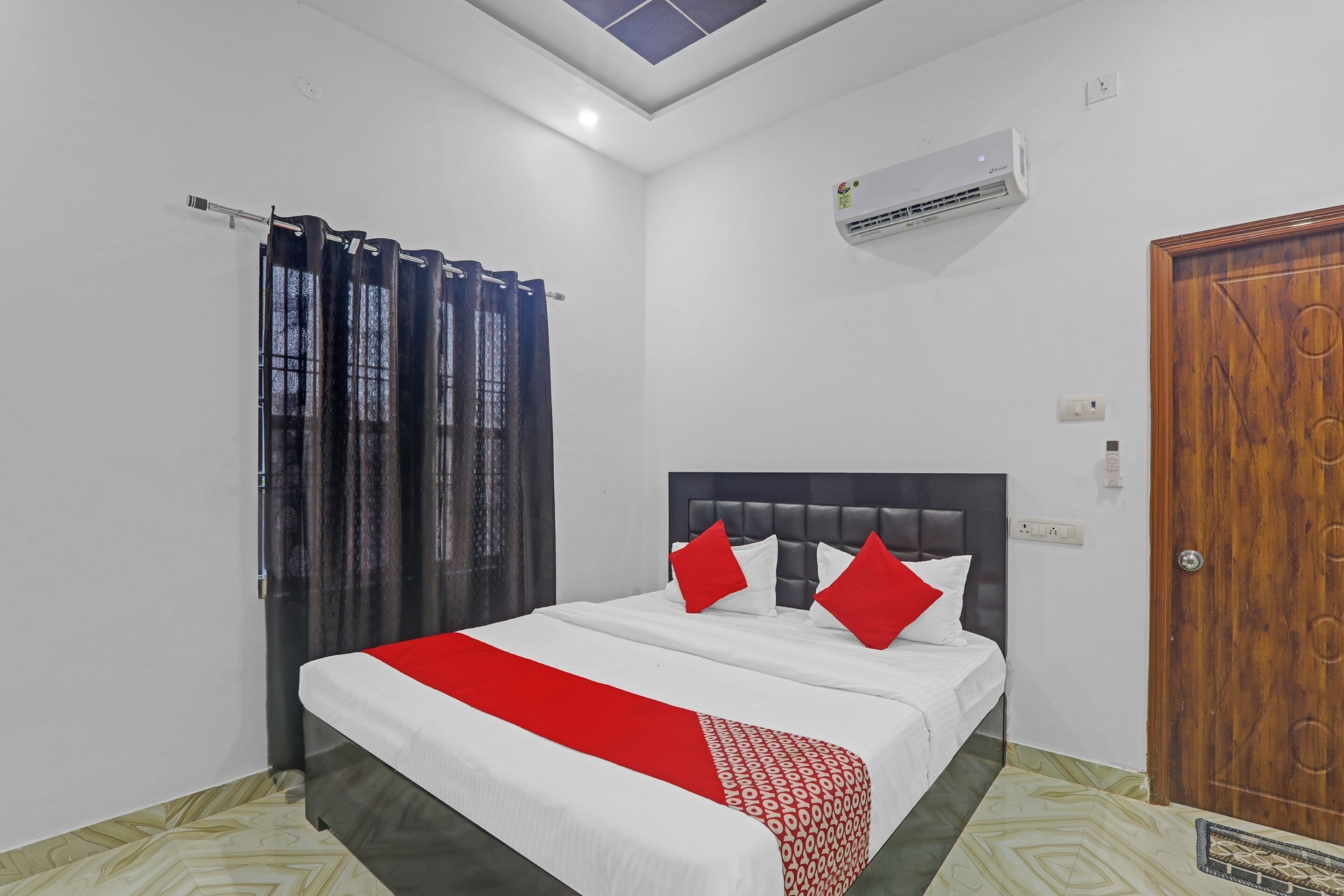 Hotel O The Pal's Residency